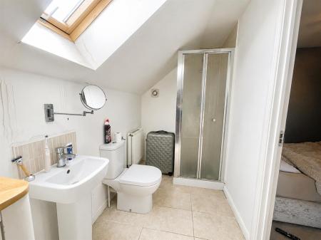 castle drive unedited ensuite .jpeg