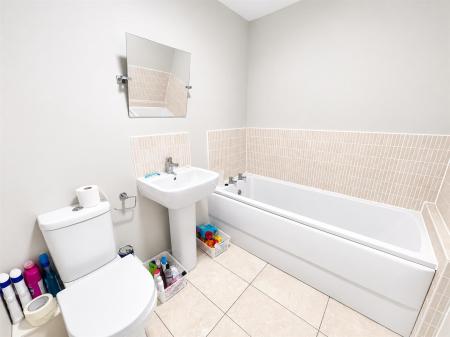 Castle Drive unedited Bathroom.jpeg