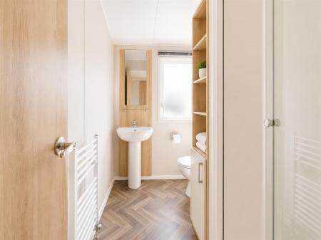 LM 43 bathroom.jpeg