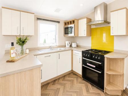 LM 43 - kitchen.jpeg