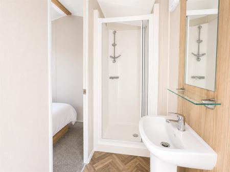 LM 43 bathroom 2.jpeg