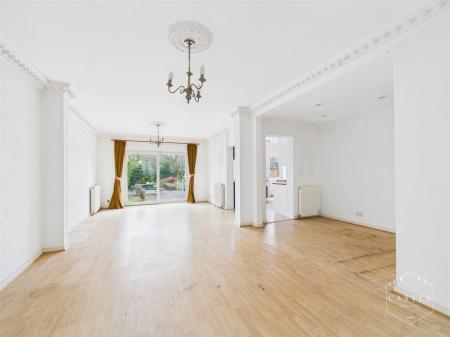 SITTING/FAMILY ROOM