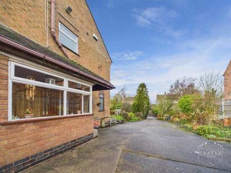 OUTSIDE - SIDE GARDEN