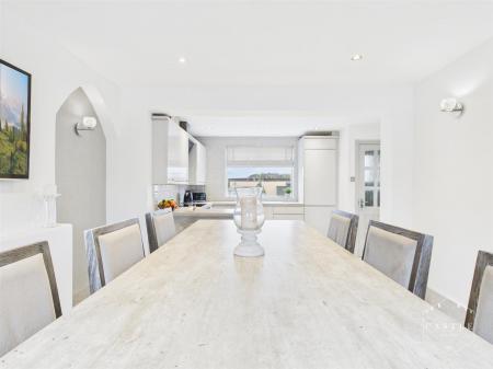 BREAKFAST KITCHEN - DINING AREA