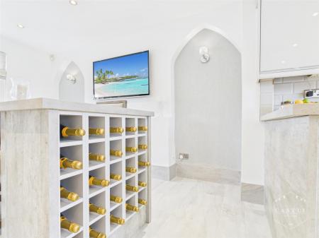 BREAKFAST KITCHEN - DINING AREA