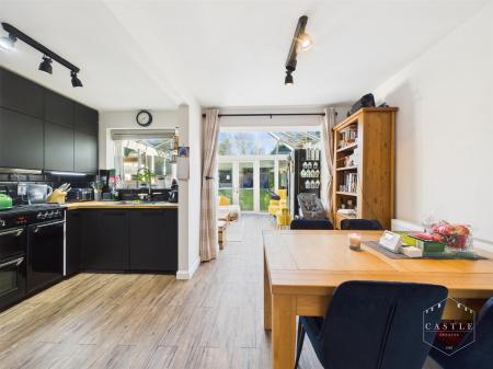 DINING KITCHEN (Dining Area)
