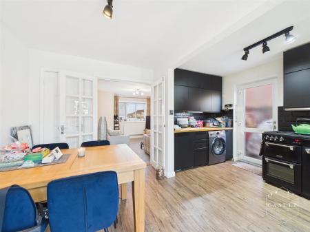 DINING KITCHEN (Dining Area)
