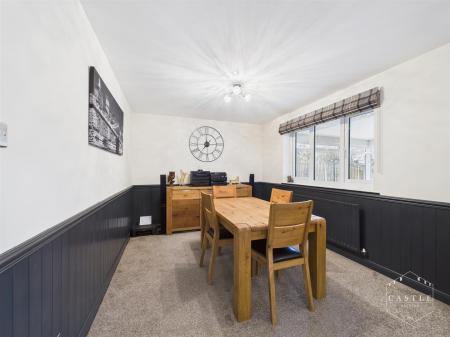 LOUNGE/DINING ROOM - Dining Area