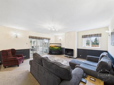 LOUNGE/DINING ROOM - Lounge Area