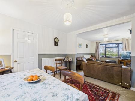 LOUNGE/DINING ROOM - Dining Area