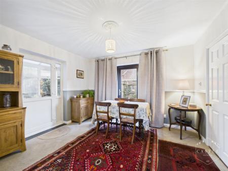 LOUNGE/DINING ROOM - Dining Area