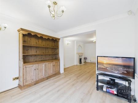 LOUNGE - SITTING AREA