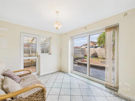 KITCHEN - DINING AREA