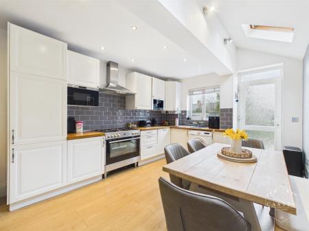 OPEN PLAN LIVING DINING KITCHEN