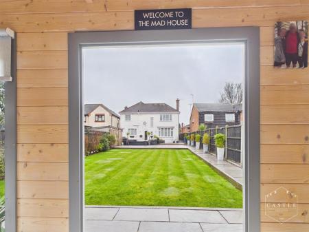OUTSIDE - SUMMER HOUSE/CABIN