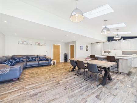 OPEN PLAN LIVING KITCHEN