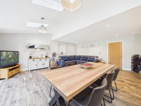 OPEN PLAN LIVING KITCHEN