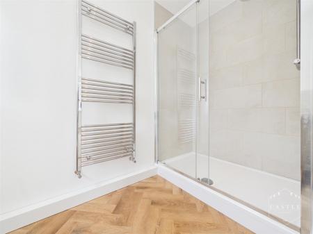 ENSUITE SHOWER ROOM