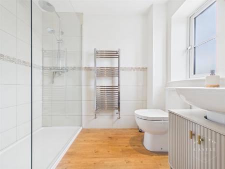 ENSUITE SHOWER ROOM