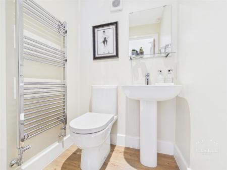 GUEST CLOAKROOM