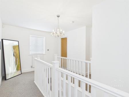 FIRST FLOOR LANDING