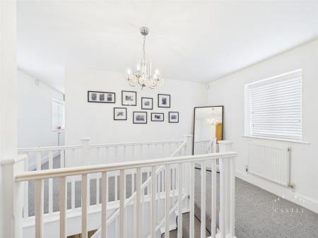 FIRST FLOOR LANDING