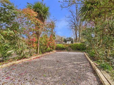 OUTSIDE - FRONT GARDEN