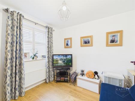 STUDY/FAMILY ROOM