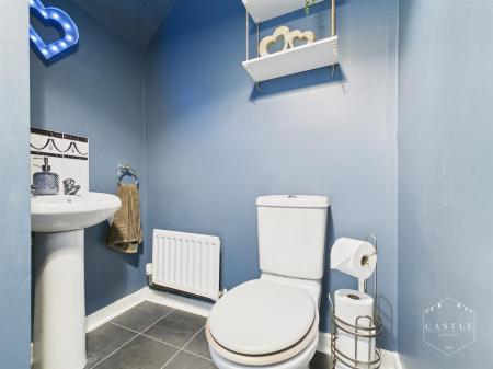 GUEST CLOAKROOM