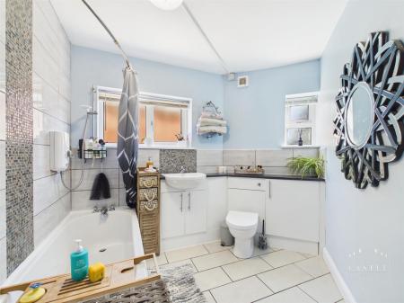 FAMILY BATHROOM