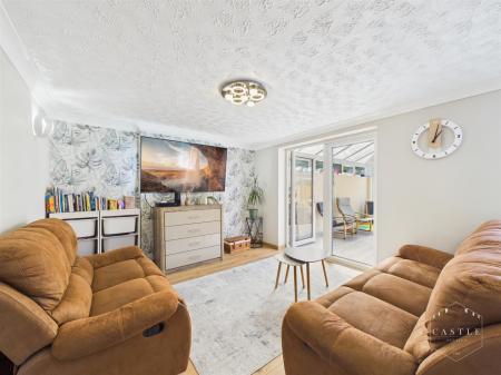 LOUNGE/DINING ROOM