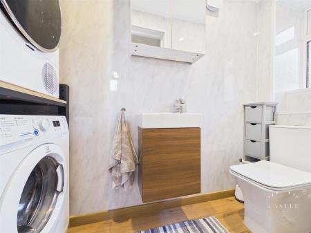 GUEST CLOAKROOM