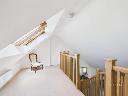 FIRST FLOOR LANDING
