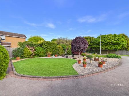 OUTSIDE - FRONT GARDEN
