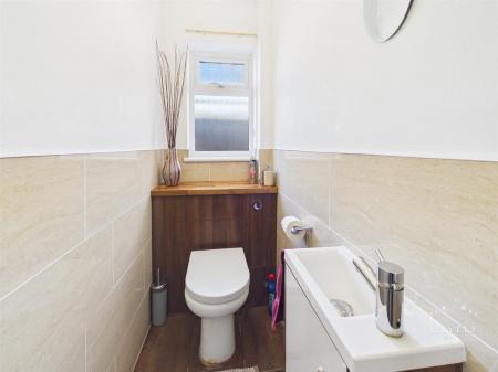 GUEST CLOAKROOM