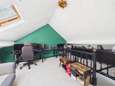 OCCASIONAL BEDROOM/HOBBIES ROOM