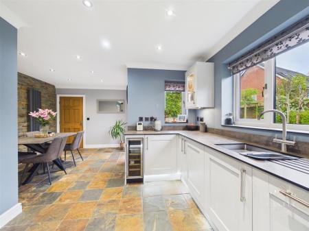 BREAKFAST KITCHEN - Kitchen Area