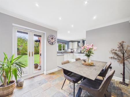 BREAKFAST KITCHEN - Breakfast Area