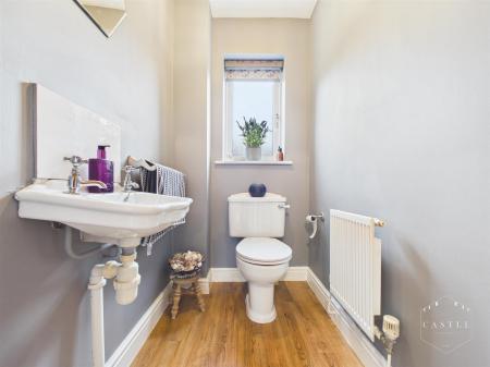 GUEST CLOAKROOM