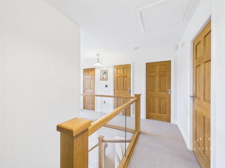 FIRST FLOOR LANDING