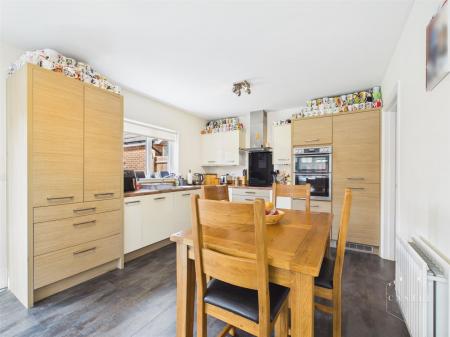 LIVING KITCHEN