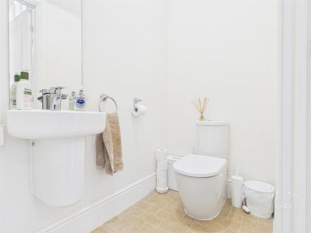 GUEST CLOAKROOM