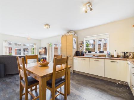 LIVING KITCHEN