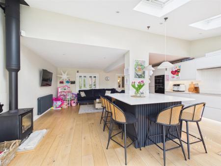 OPEN PLAN LIVING KITCHEN