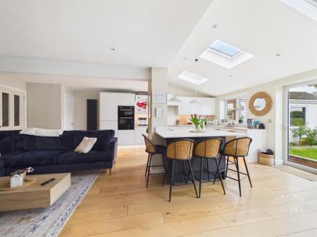 OPEN PLAN LIVING KITCHEN