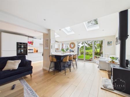 OPEN PLAN LIVING KITCHEN