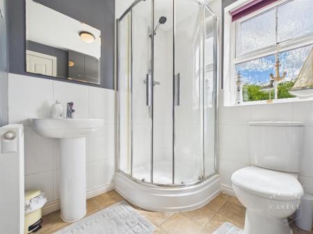 'JACK & JILL' BATHROOM