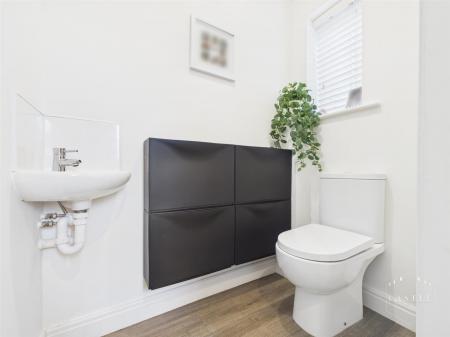 GUEST CLOAKROOM