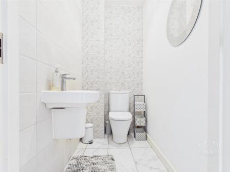 GUEST CLOAKROOM