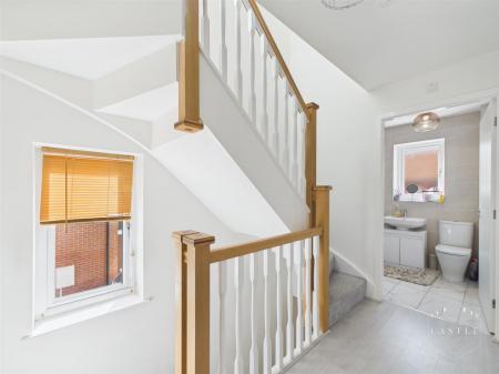 FIRST FLOOR LANDING